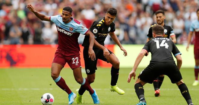 欧冠梅开二度后染红，迪亚斯是继格列兹曼之后第二人（欧冠先梅开二度又染红，迪亚斯成继格列兹曼后第二人）