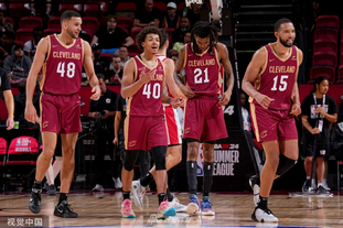 有爱，埃德森用手语向一名聋哑女球童示意：我爱你（暖心一刻：埃德森用手语向聋哑女球童传达“我爱你”）