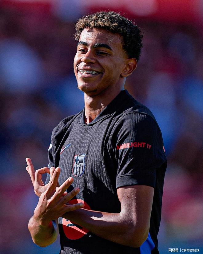 米体：罗马希望租借+买断齐尔克泽，买断费将不低于3500万欧（据米体报道，罗马计划先租后买引进齐尔克泽，买断费用至少3500万欧元）