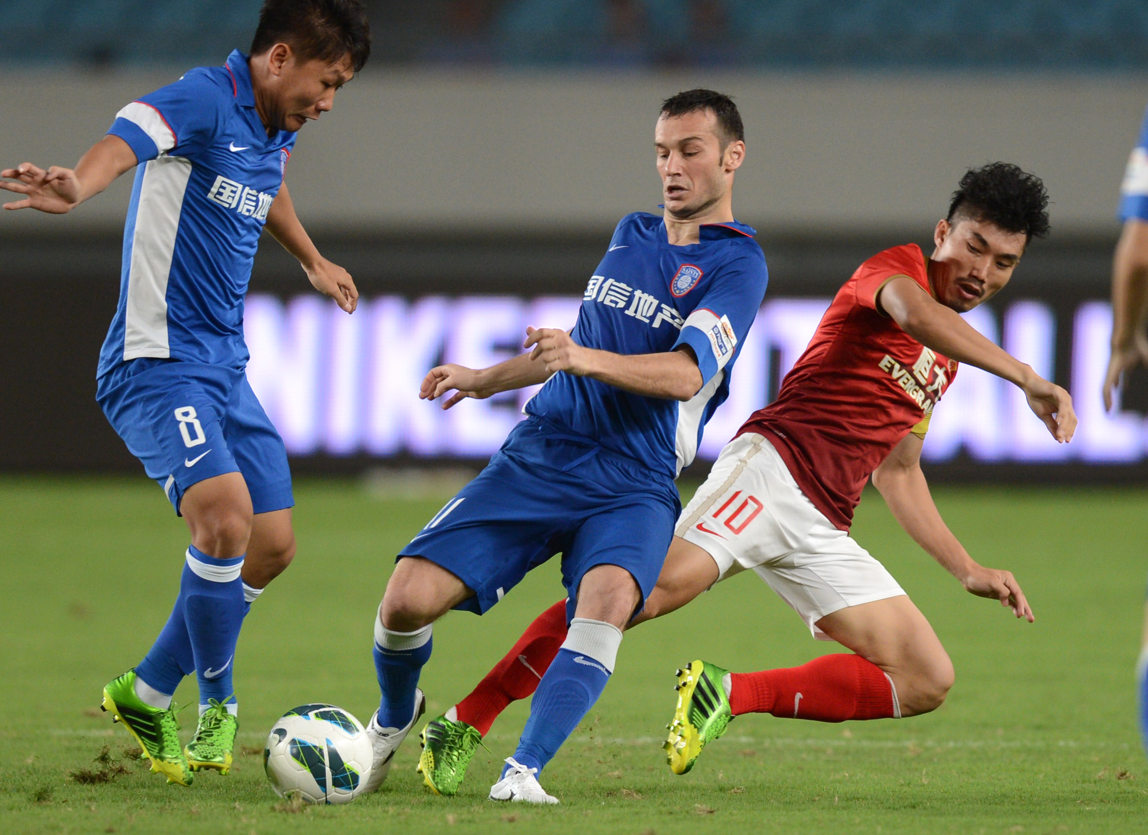 记者：尤文、国米等意甲俱乐部考察热那亚中场马利诺夫斯基（多家意甲豪门考察热那亚中场马利诺夫斯基，尤文国米在列）