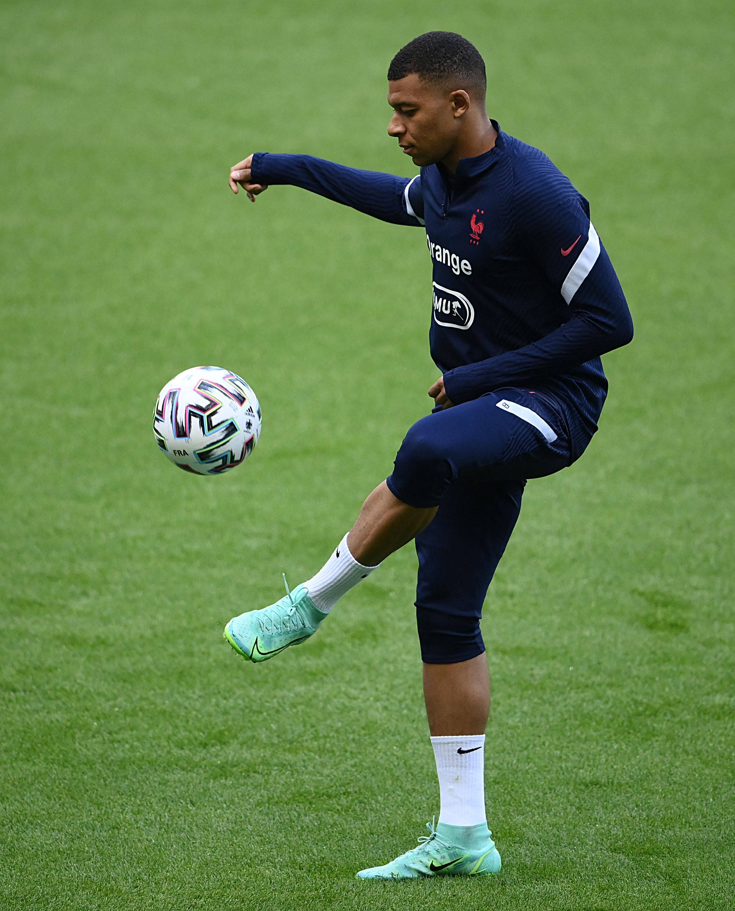 勒布朗·詹姆斯连续得分上双场次定格在1297场！NBA历史第一（詹姆斯连续得分上双纪录定格1297场，NBA历史第一）