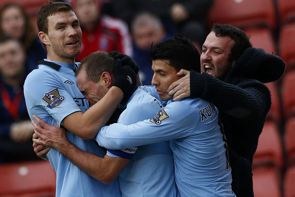 打进精彩世界波+头球破门，马杜埃凯当选欧冠本周最佳球员（马杜埃凯世界波加头球建功，荣膺欧冠本周最佳）