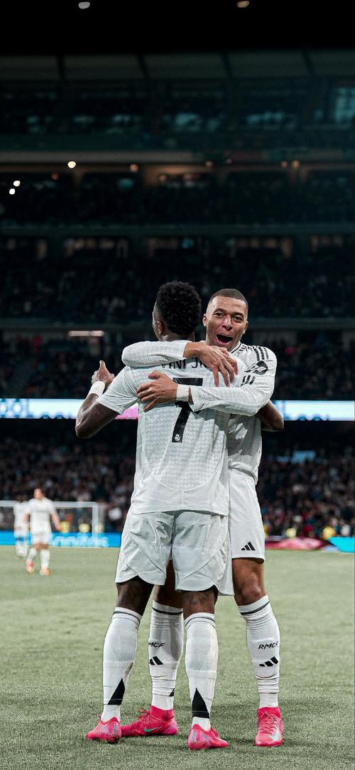 12月8日NBA焦点战：绿军猛龙分区内战，湖勇迎东部劲旅考验（12月8日NBA焦点对决：绿军大战猛龙上演分区内战，湖人、勇士迎战东部强敌）